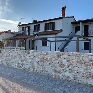 Apartments & Room Piutti Apartman
